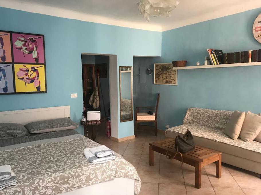 Casa Azzurra, Nel Cuore Di * Genua