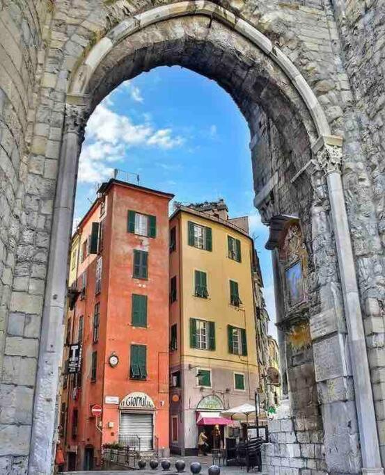 Casa Azzurra, Nel Cuore Di * Genua